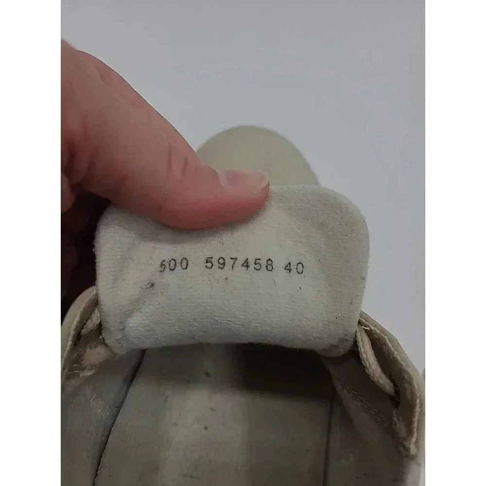 Ecco details gently